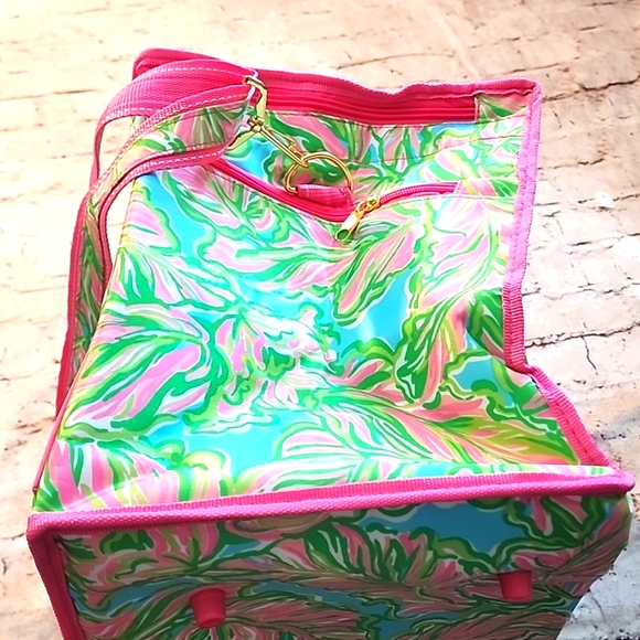 Lilly Pulitzer Insulated Beach Cooler Leaves w/Hot Pink Trim & Gold Hardware New - Picture 10 of 13